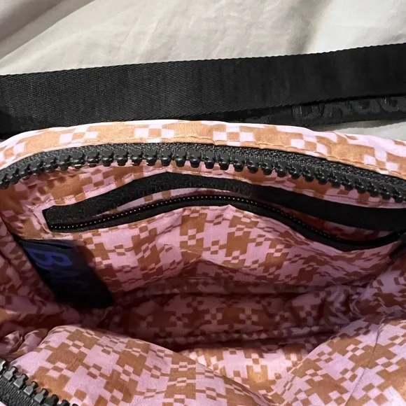 Baggu Rose Pixel Gingham Puffy Fanny Pack - Picture 3 of 3
